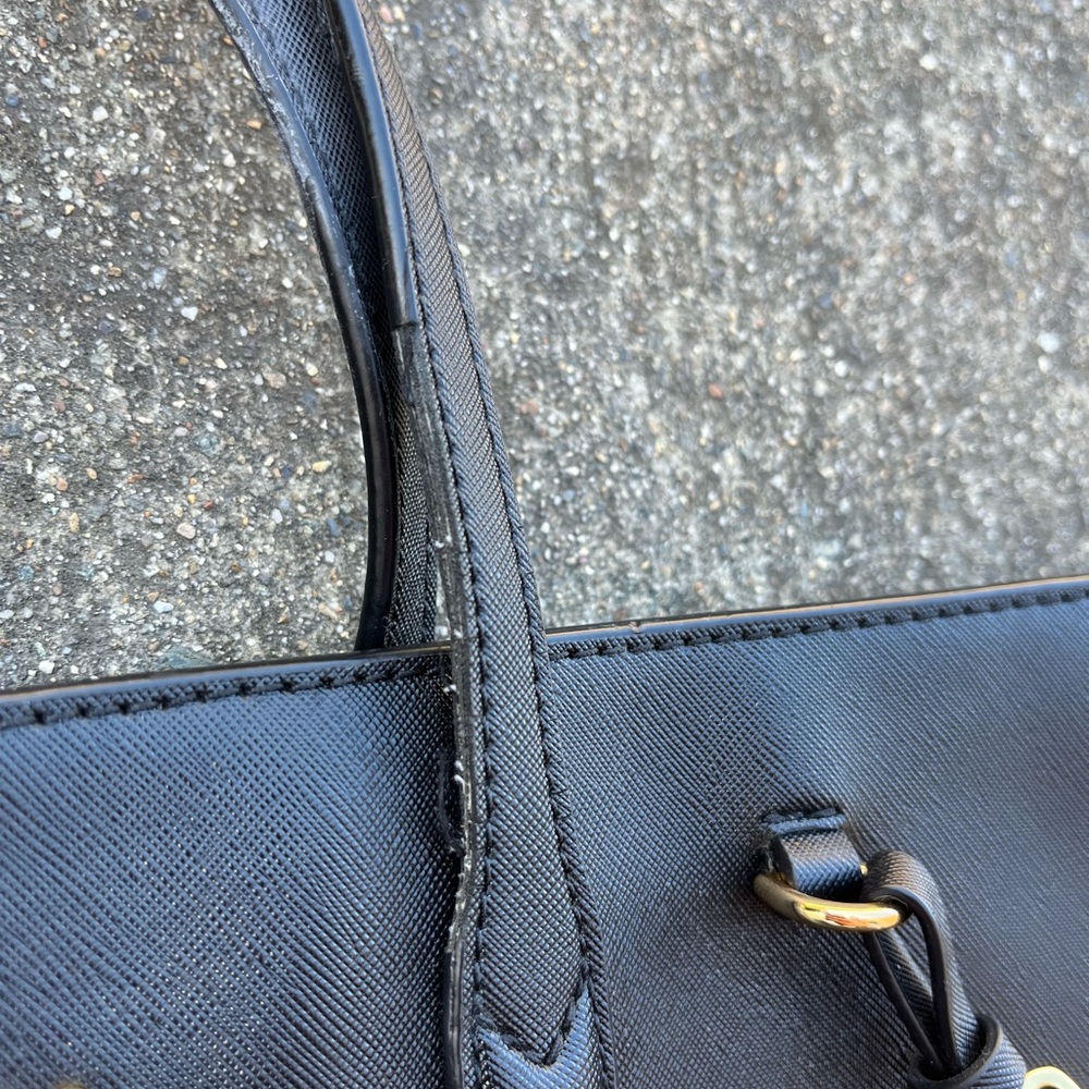 Marc Jacobs Saffiano Black Nylon Shoulder Bag with Gold Logo - Picture 10 of 12